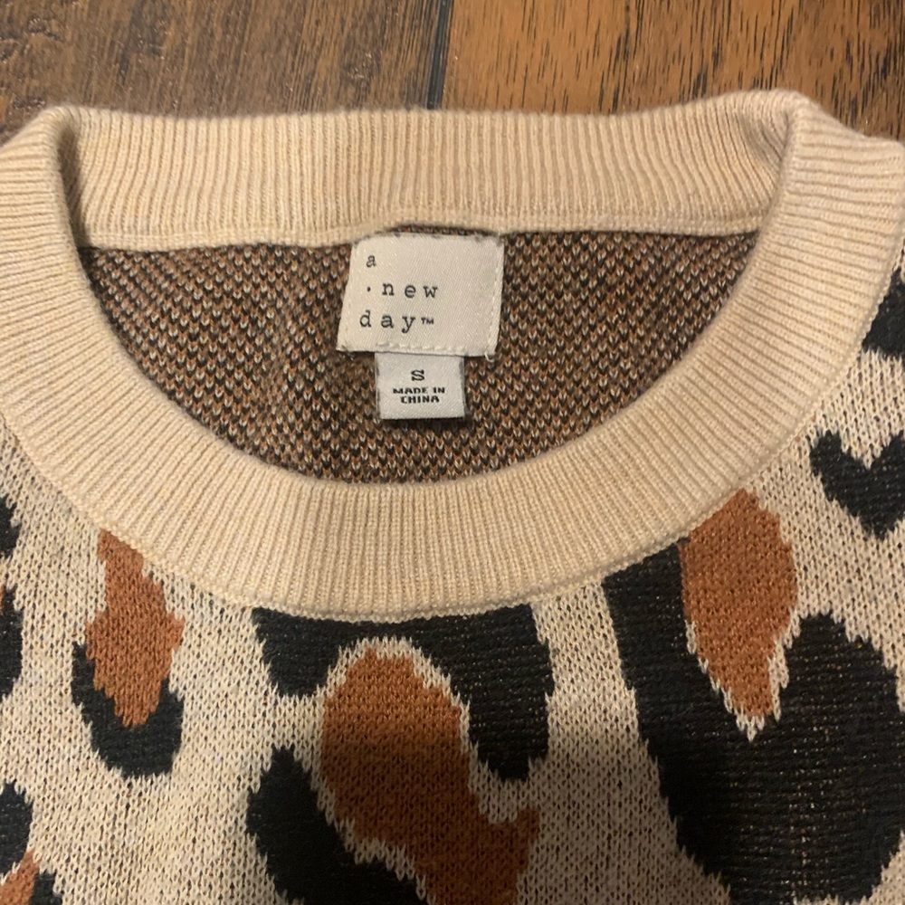 A new day sweater from Target, great condition, leopard print - Picture 2 of 2